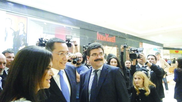Victor Ponta şi Laurenţiu Ciurel au discutat ieri cu delegaţia FMI (Foto: Eugen Măruţă)
