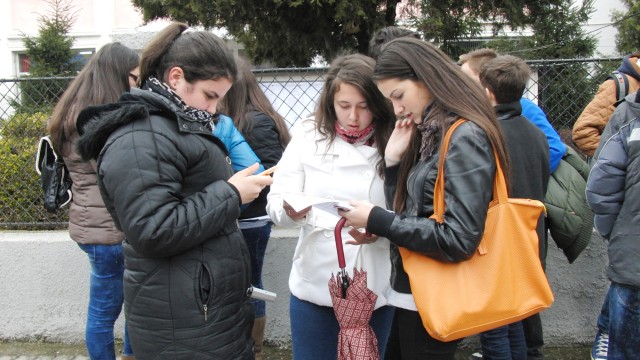 Elevii doljeni au ieşit din sălile de examen încrezători că vor obţine note foarte mari (Foto: Traian Mitrache)