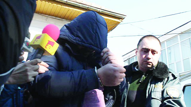 Unul dintre suspecţii reţinuţi de poliţiştii gorjeni (Foto: Eugen Măruţă)