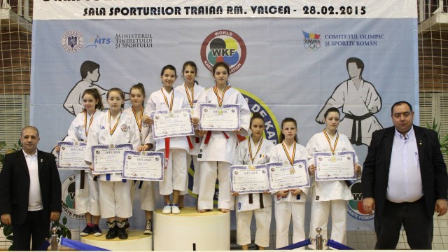 Aldana Lupeanu, Mădălina Vasile și Isabel Călărașu au cucerit medalia de aur la kata echipe, cadete