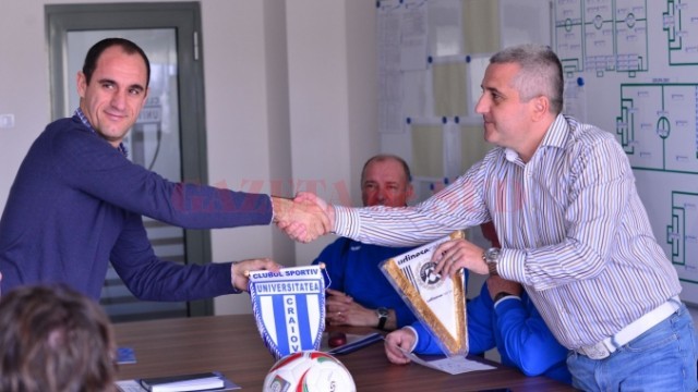 Felix Grigore (dreapta) și ceilalți oficiali ai CSU vor analiza proiectul propus de Udinese (foto: csuc.ro)
