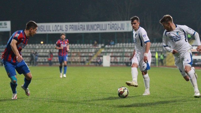 Pintilii (dreapta) a fost servit excelent de finul său, Nistor, în meciul cu Steaua (foto: panduriics.ro)
