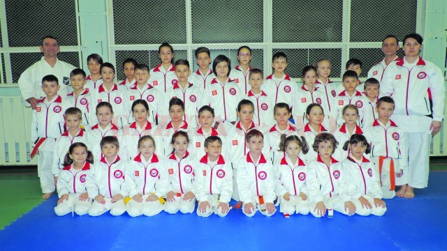 Sportivii de la clubul craiovean de karate CS Washi au obţinut rezultate bune la Campionatul Naţional de la Dej