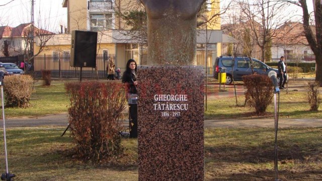 Gheorghe Tătărescu are un bust la Târgu Jiu (FOTO: Eugen Măruţă)