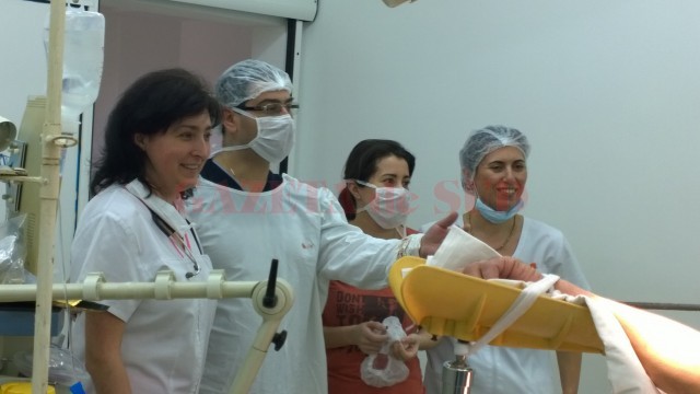 Aceasta este echipa de medici craioveni care a realizat operația în premieră națională la Craiova