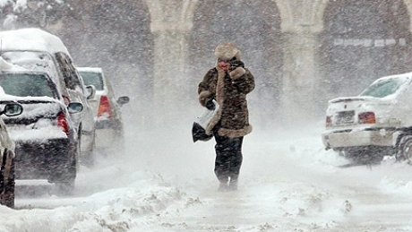 ninsori abundente și viscol puternic. Meteorologii au emis mai multe alerte cod portocaliu și galben