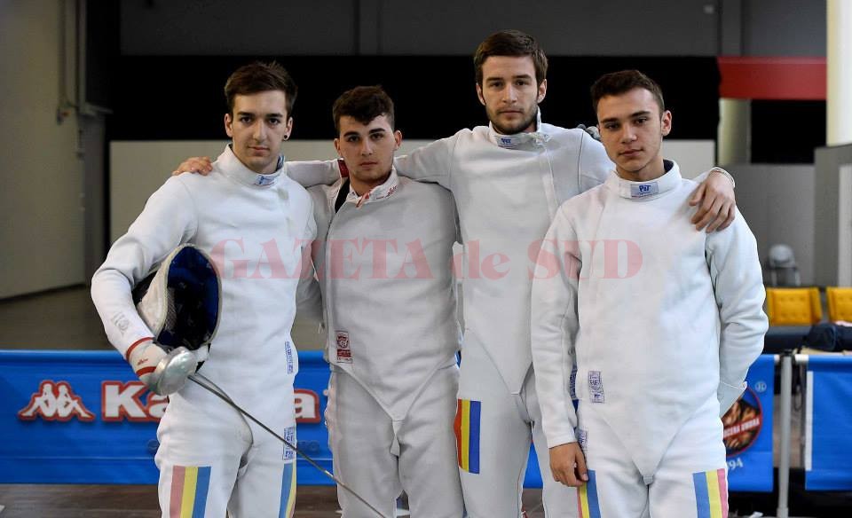 Alexandru Dabija (stânga), Tatian Bolboceanu, Ionuț Trandafirescu și Mario Perșu au obținut medalia de bronz în Italia (foto: FR Scrimă)