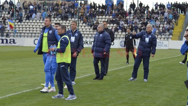 Emil Săndoi, Sorin Cârţu şi restul staff-ului s-au bucurat mult la reuşita lui Bawab (foto: Alexandru Vîrtosu) 
