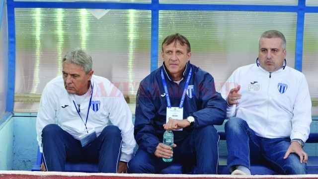 Felix Grigore (dreapta) a încercat în zadar să-i liniştească pe Cârţu şi Săndoi cu privire la participarea în cupele europene (Foto: Alexandru Vîrtosu)