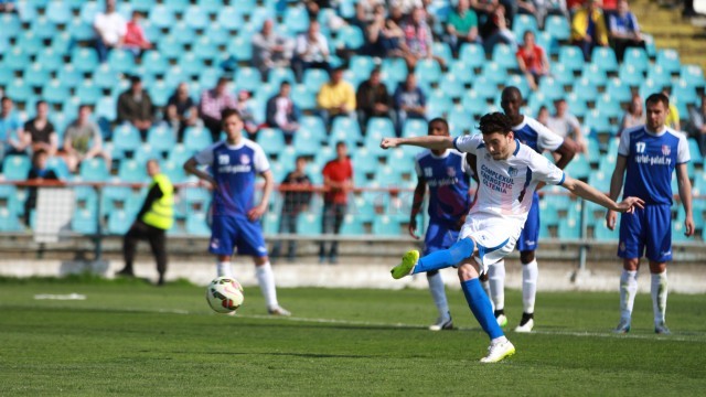 Mihai Roman a transformat cu precizie penaltiul obținut de Nicoară (foto: panduriics.ro)