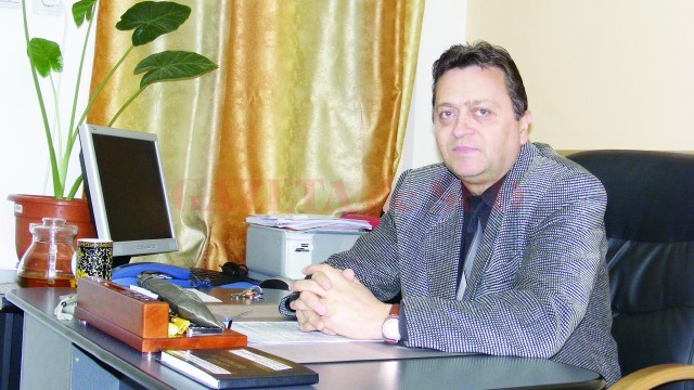 Constantin Talabă, managerul interimar al Spitalului Orăşenesc din Rovinari, pe urmele cutiilor cu Viagra (Foto: Eugen Măruţă)