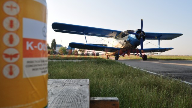 Dezinsecția în Craiova va fi efectuată, în acest an, atât de angajații Salubrității, cât și de avioane echivalente cu modelul AN2, prezentat în imagine (Foto: satchinez.com)