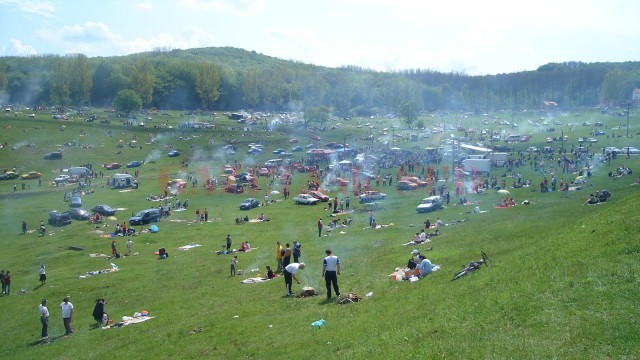 Cum petrec românii ziua de 1 Mai
