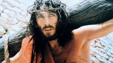 Fllmul "Iisus din Nazaret”, în regia lui Franco Zeffirelli (1977) este cea mai cunoscută versiune cinematografică a vieţii lui Iisus (Foto: tvmania.ro)