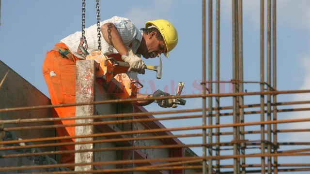 Pentru diurnele muncitorilor din construcții, transportatorilor și a altor categorii de lucrători, firmele din țară sunt obligate să achite sume uriașe la stat (FOTO: primarph.ro)