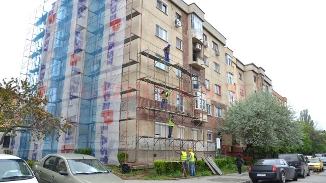 Craiovenii trebuie să dea cu var pe fațada blocurilor