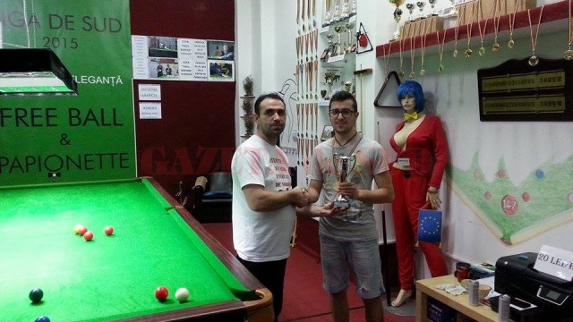 Finaliştii competiţiei: Adrian Fundeanu (stânga) şi Adrian Herelam