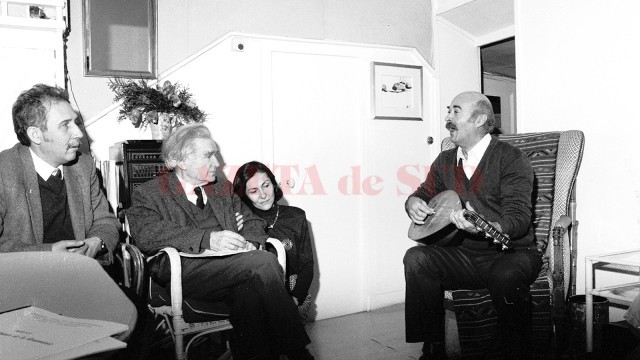 Olteni în mansarda lui Cioran de la Paris, ianuarie 1990: Marin Sorescu, Emil Cioran, Florica Ciodaru-Courriol, Tudor Gheorghe (Foto: Alexandre Vajaianu -Paris)