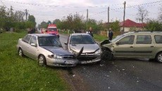 În accidentul produs chiar de 1 Mai în comuna Dobrosloveni au fost implicate trei maşini
