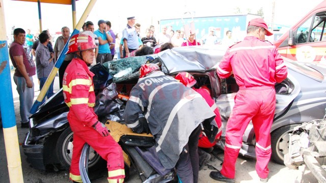 Șoferul BMW-ului a fost rănit grav în urma impactului (FOTO: GdS)