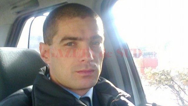 Laviniu Ardeoaică  a fost prins în flagrant în timp ce primea suma  de 1.500 de lei  de la un întreprinzător  din târgul auto (Foto: Eugen Măruţă)