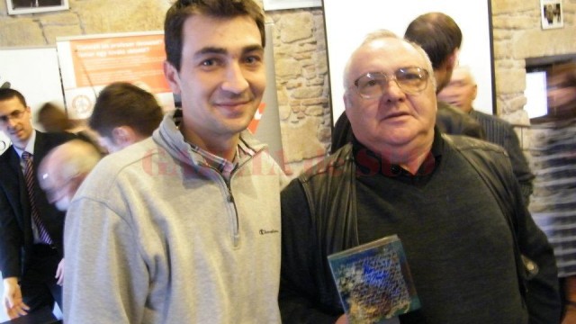În 2012 Dumitru Popescu (dreapta) primea Premiul Mentor pentru Educaţie