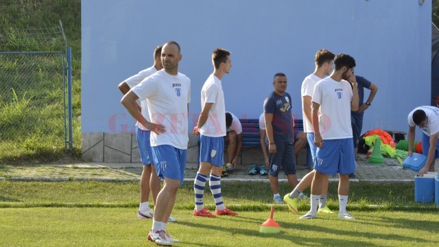 Popov (stânga) a analizat cu atenție stadionul „Extensiv”