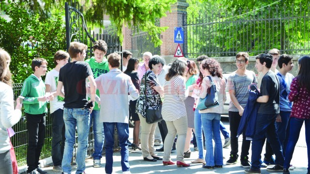 300 de elevi de clasa a VIII-a nu au dat evaluarea naţională (Foto: Bogdan Grosu)