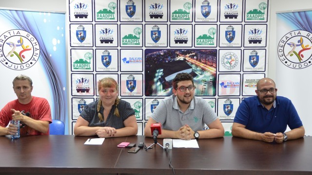 Mihai Voinea (stânga), Francesca Morar, Sorin Manda şi Cristian Mitricof au vorbit despre Campionatul Balcanic de Judo U18 din Bănie (foto: Lucian Anghel)
