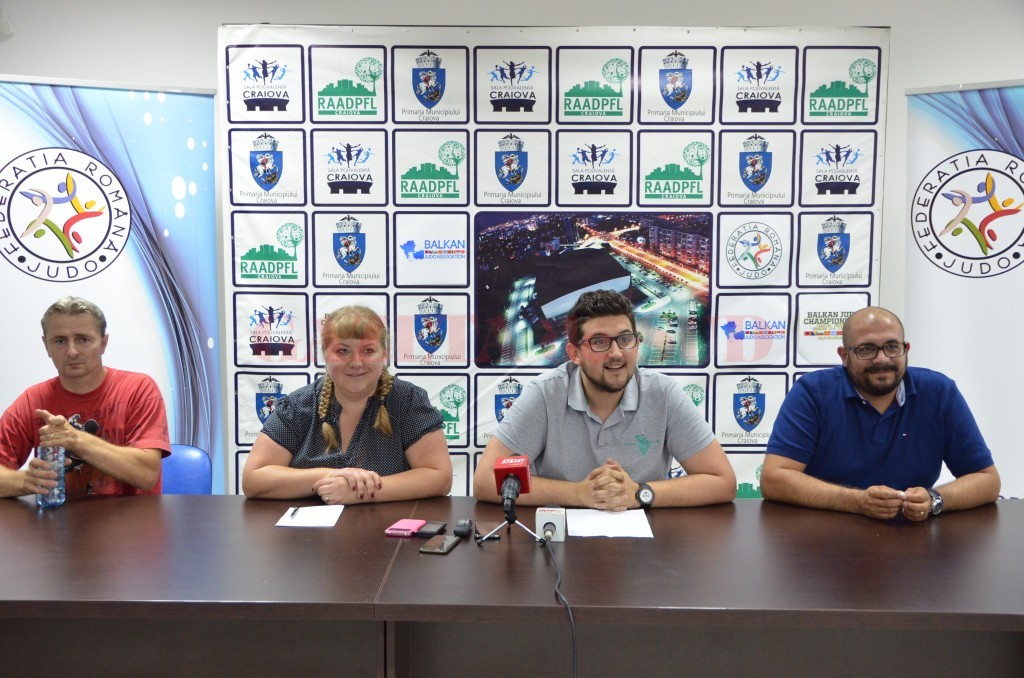 Mihai Voinea (stânga), Francesca Morar, Sorin Manda şi Cristian Mitricof au vorbit despre Campionatul Balcanic de Judo U18 din Bănie (foto: Lucian Anghel)