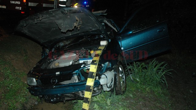 În urma accidentului, un pasager din Opel a murit pe loc, iar altul a fost rănit grav 