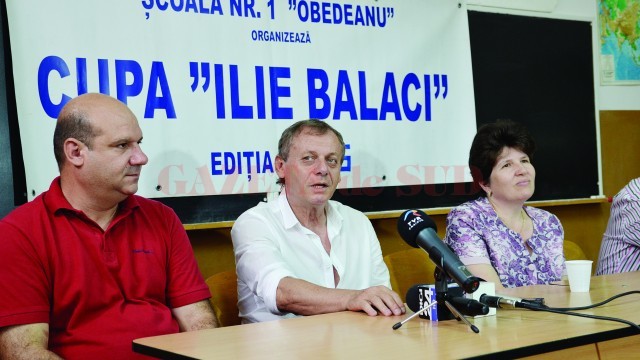 Ilie Balaci (în centru), Alin Vancea şi Angelica Nuţă au vorbit despre competiţia de astăzi (Foto: Bogdan Grosu)