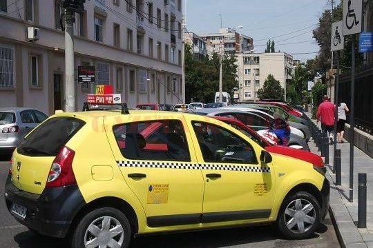 Poliția Locală Craiova a amendat, în acest an, 14 șoferi care au parcat pe locurile destinate persoanelor cu dizabilități deși nu aveau vreun handicap (Foto: Arhiva GdS)
