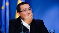 Victor Ponta este criticat pentru faptul că nu demisionează din funcţia de prim-ministru, după ce DNA a anunţat efectuarea urmăririi penale faţă de el (Foto: obiectiv.info)