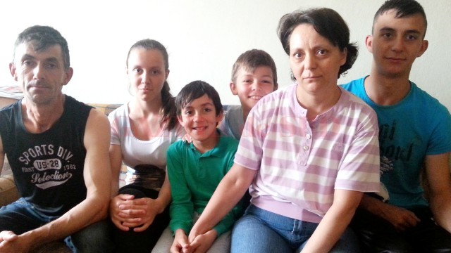 Familia Marghidan speră să strângă banii necesari pentru operația Rodicăi (FOTO: GdS)