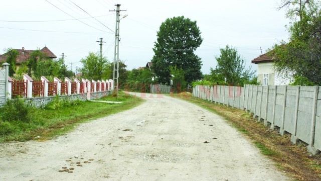 Unul dintre drumurile care vor fi asfaltate (Foto: Eugen Măruţă)