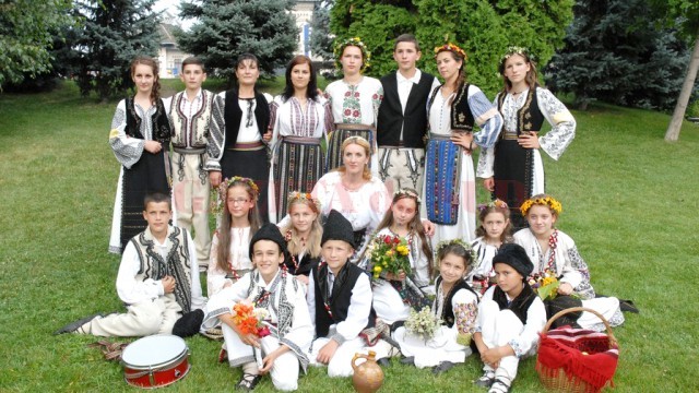Ansamblul „Roua“ din Cloşani – Padeş, județul Gorj, va poposi în capitala Olteniei la Festivalul „Tradițiile verii“ (Foto: cjcpctd)