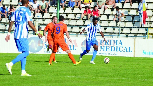 Stephane Acka a suferit o comoţie în partida cu FC Botoşani (Foto: Alexandru Vîrtosu)