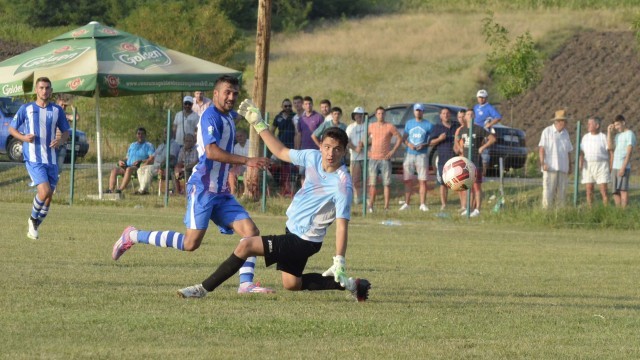 Mazarache a deschis scorul cu CSO Filiaşi şi a fost protagonistul multor acţiuni ale CSU II (foto: Alexandru Vîrtosu)