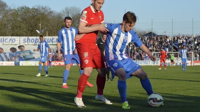 Ștefan Bărboianu (în roșu) a câștigat meciul de la FRF cu Ionuț Negoiță (foto: Alexandru Vîrtosu) 
