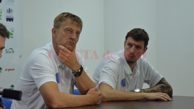Oliver Popovic (stânga) l-a ales colaborator pe banca tehnică pe Vladimir Vuksanovic, antrenor care în sezonul trecut a fost secundul lui Andelko Mandic la Craiova