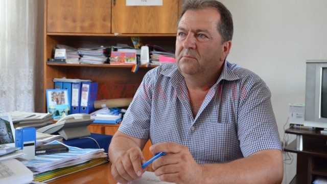Primarul din Pristol, Ion Neamțu, speră să înregistreze scrumbia ca brand al comunei, pentru că se pescuiește doar în dreptul localității Pristol (Foto: Lucian Anghel)