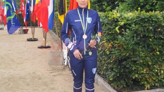Veronica Minoiu, sportivă legitimată la CS Universitatea Craiova, a obținut medalia de bronz la Campionatul Mondial de orientare din Suedia, țara în care această disciplină este sport național. Competiția s-a desfășurat recent la Goteborg, iar sportiva din Bănie a urcat pe podium în proba de sprint, categoria Masters. Veronica a fost învinsă de Yvonne Gune (Finlanda), câștigătoarea medaliei de aur, și de australianca Natasha Key. Alergătoarea pregătită de Emilian Minoiu este foarte bună la nivel mondial, obișnuită cu podiumurile. În 2012 și 2013, reprezentanta CS Universitatea Craiova a fost campioană mondială în această probă.