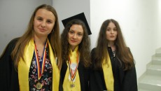 Irina Sorescu, Cristina Purcărescu şi Lorena Dincă sunt cele trei tinere care au reuşit să obţină cele mai mari medii atât la examenul de licenţă, cât şi pe parcursul celor patru ani de studiu