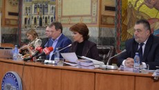 De la dreapta la stânga: viceprimarul Genoiu, primarul Vasilescu și viceprimarul Dașoveanu au avut parte de câteva schimbări în declarațiile de avere
