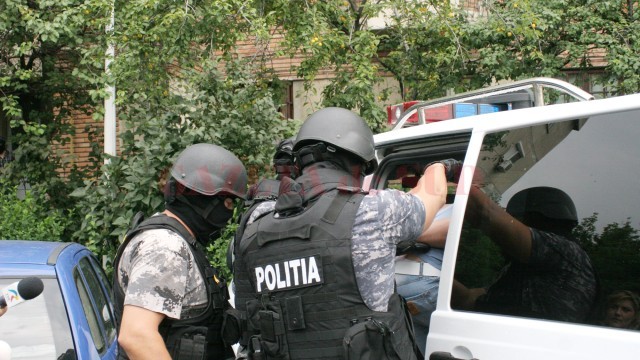 Oamenii legii au făcut, miercuri, două percheziții în Craiova și una în comuna doljeană Pielești (Foto: Arhiva GdS)