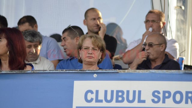 Ioana Cioboată, mama lui Cristi Neamţu, a văzut cum un stadion întreg l-a omagiat pe fiul său şi pe căpitanul Craiovei Maxima, Costigă Ştefănescu