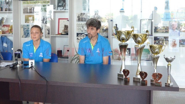 Antrenorii Simona Gogârlă şi Grigore Albici au prezentat presei ultimele noutăţi înainte de Cupa Craiovei (Foto: Lucian Anghel)