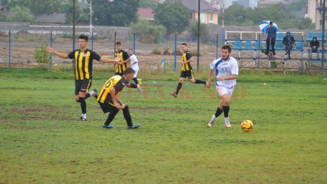 Ionuţ Şerban a marcat în disputa cu juniorii A de la CSU (foto: fcpodari.ro)