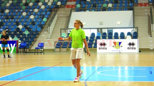 Antrenoarea Simona Gogârlă este mulţumită de cum a decurs pregătirea până acum (Foto: Daniela Mitroi-Ochea)